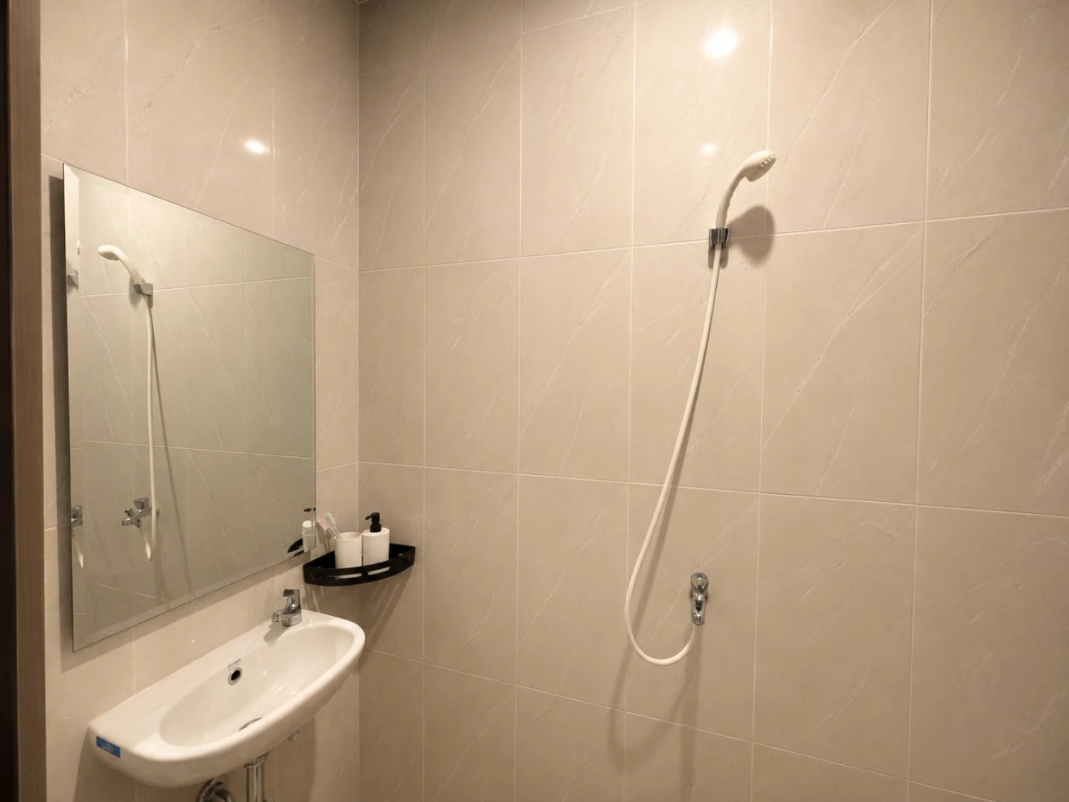 Rosaline Harvest City Bekasi — Rumah 2 Lantai LT 60 LB 50 Harga Rp784 Jutaan — Foto 5